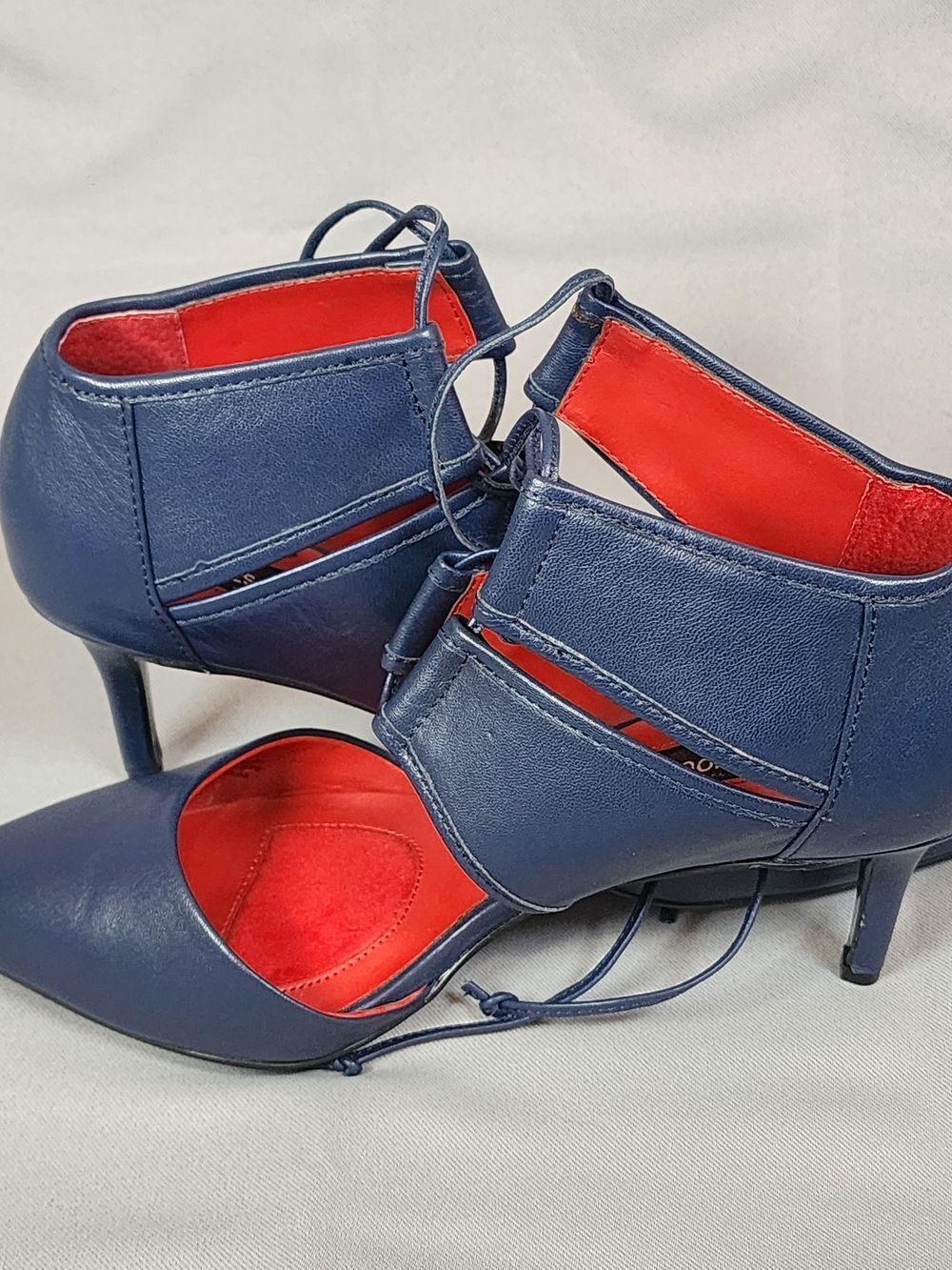 Charles Jourdan India Pump Navy Pointed Lace-Up Heels with Red Interior - Picture 4 of 13